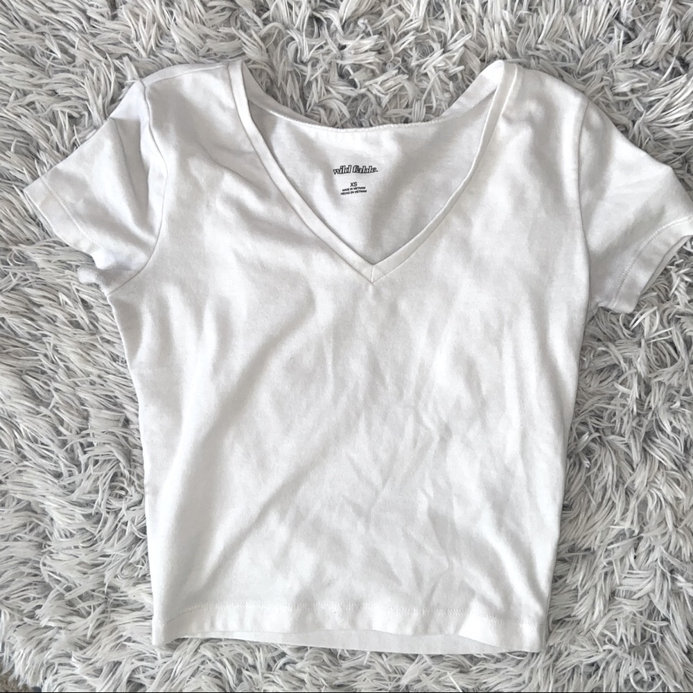 Women's XS White V-Neck Cropped Tee